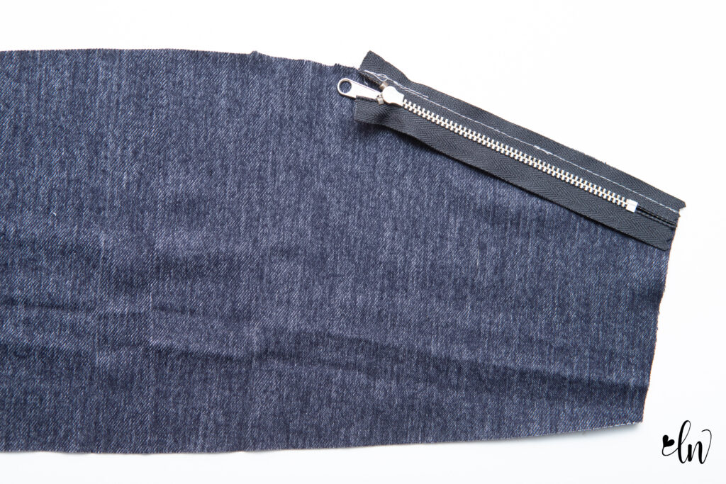 zipper right side of collar