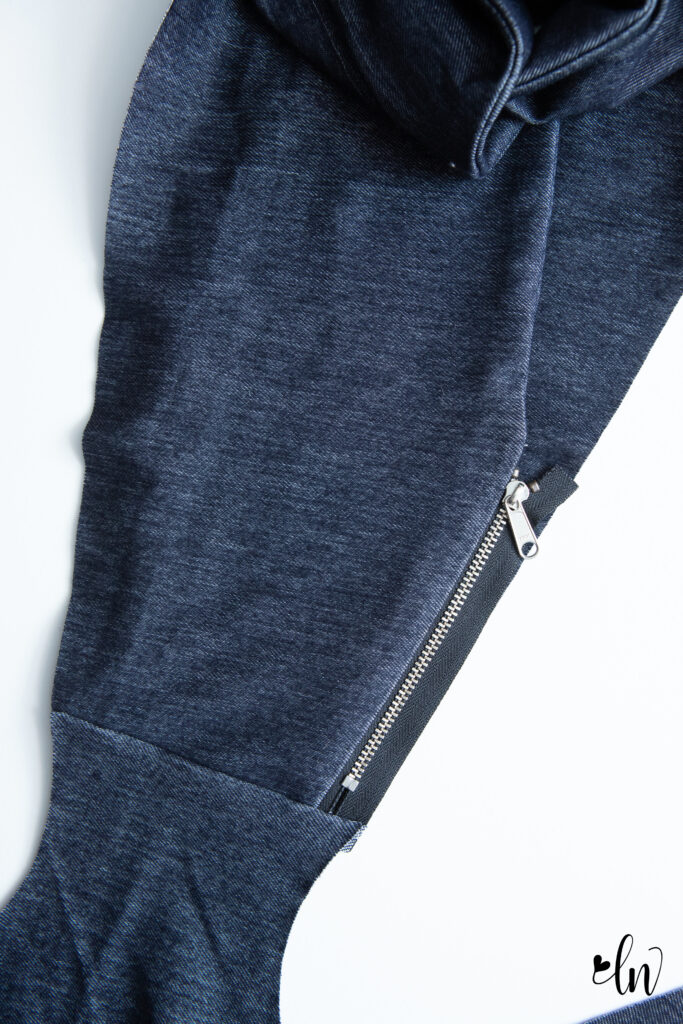 align zipper with collar edge